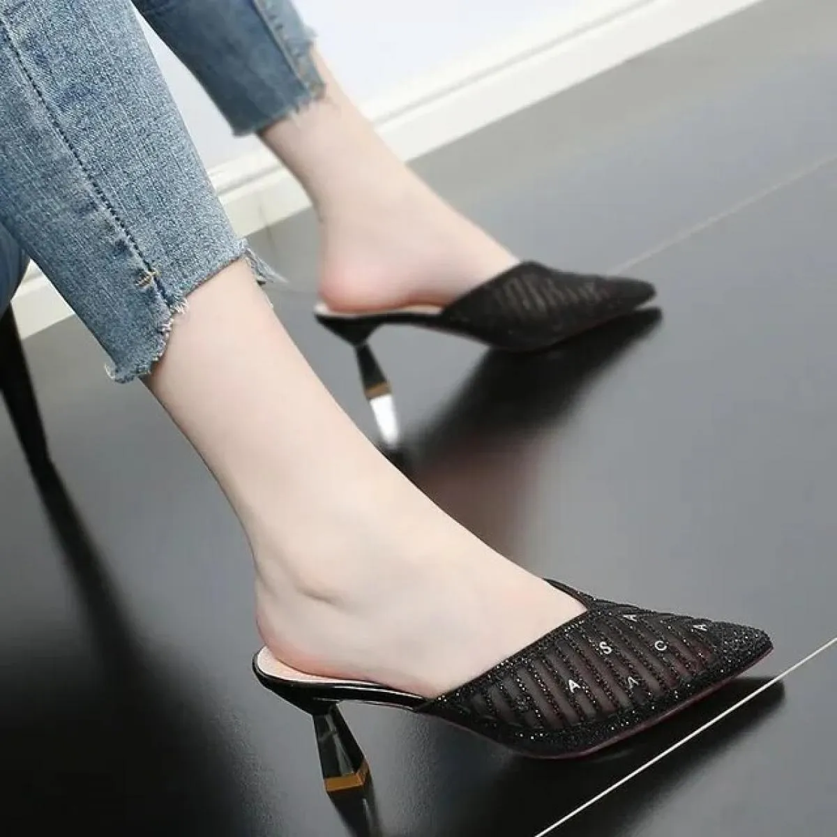 2024 Pantofole a rete Donna Nuove scarpe estive Donna Moda Scivoli a punta Tacchi a spillo Beige Muli Scarpe Tacchi alti 42