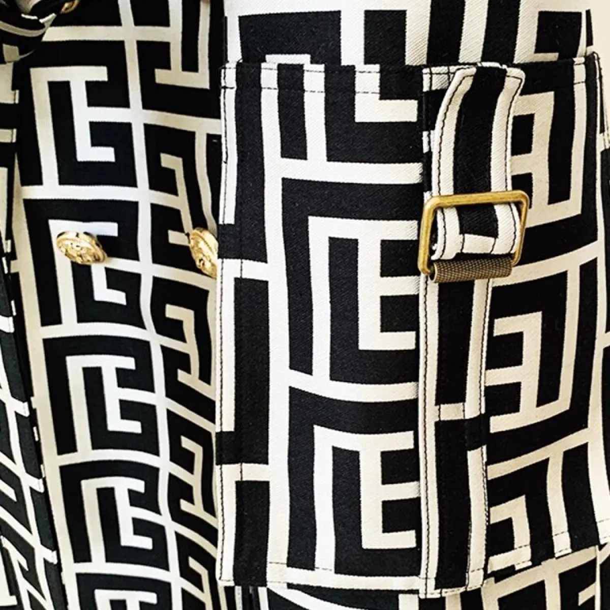 High Street Novità Autunno Inverno 2022 Designer Donna Bottoni Leone Monogramma geometrico Jacquard Trench con cintura Soprabito